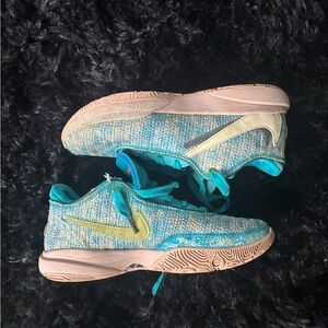 Stylish Athletic Shoes in Blue and Beige